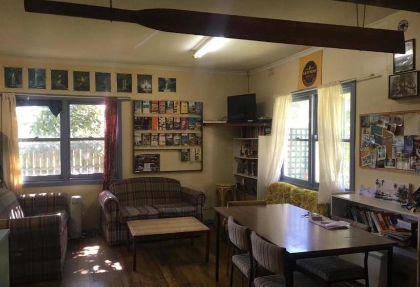 هتل Apollo Bay Backpackers