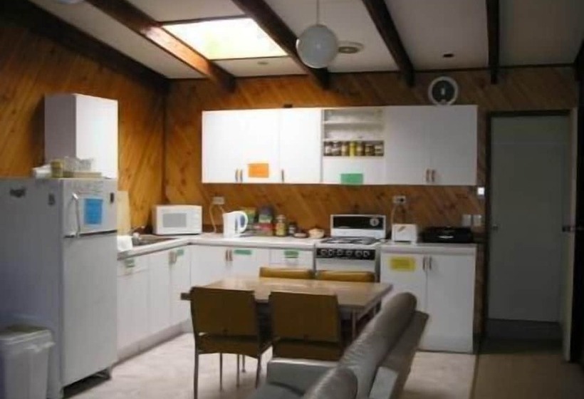 هتل Apollo Bay Backpackers