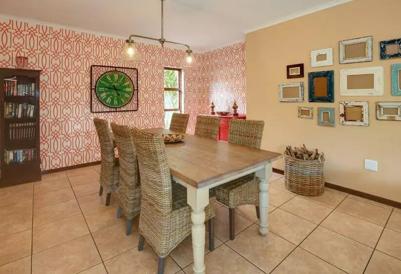 ホテル Aziza Guesthouse