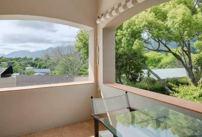ホテル Aziza Guesthouse