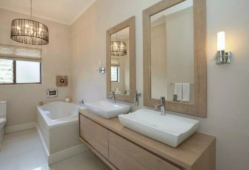 ホテル Aziza Guesthouse