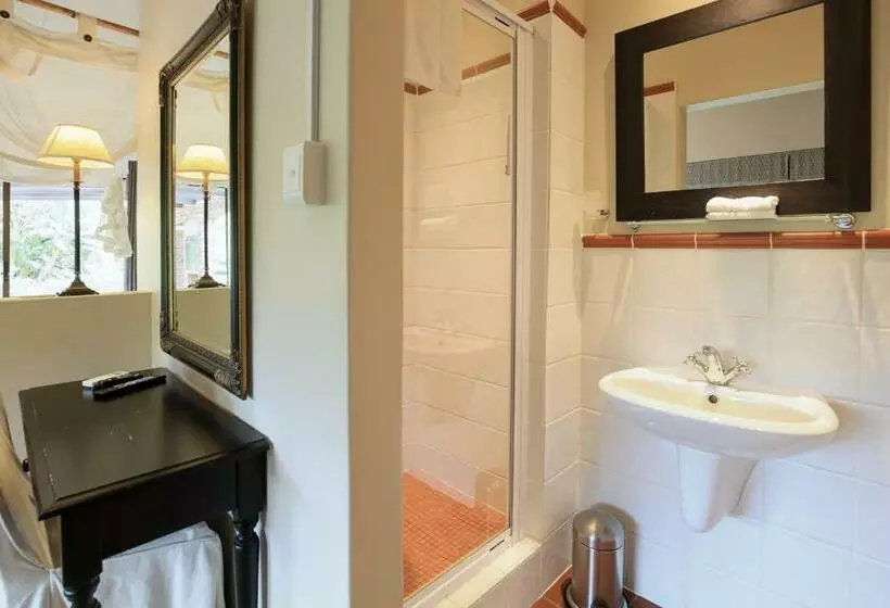 ホテル Aziza Guesthouse