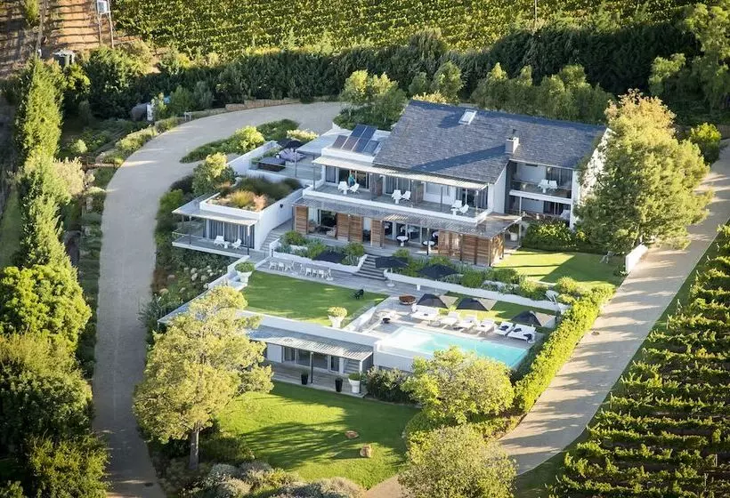 هتل Clouds Estate