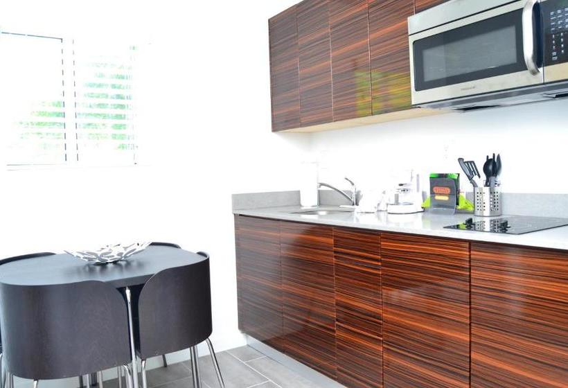 فندق The Reef A North Beach Village Resort