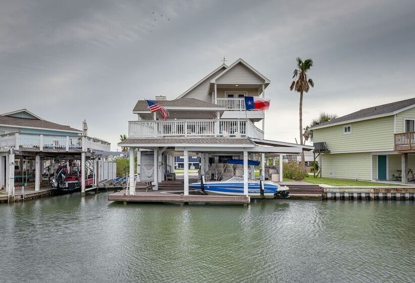 Canal Access & Decks: Bayfront Jamaica Beach House