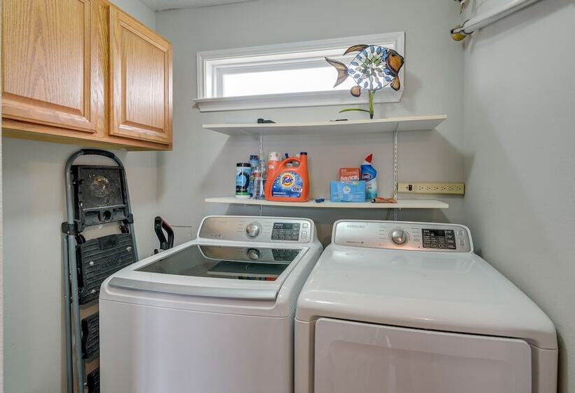 Canal Access & Decks: Bayfront Jamaica Beach House