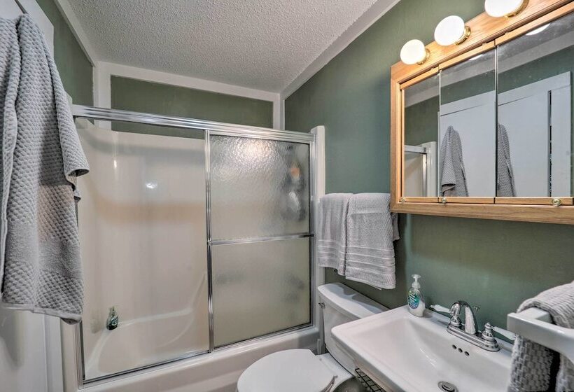 Ski Resort Cabin W/ Deck In Beech Mountain!