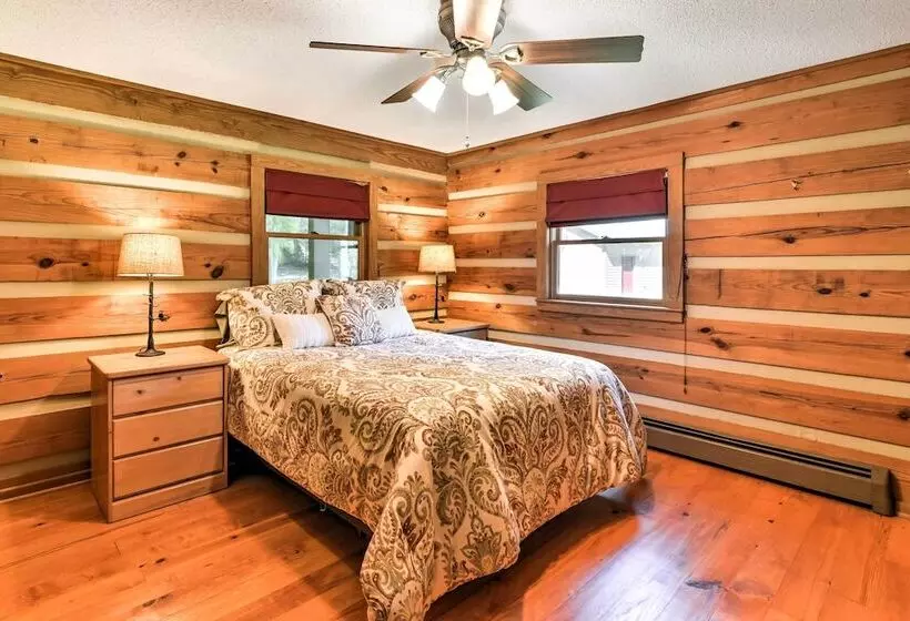 Black Mountain Cabin W/ Screened Porch + Views!