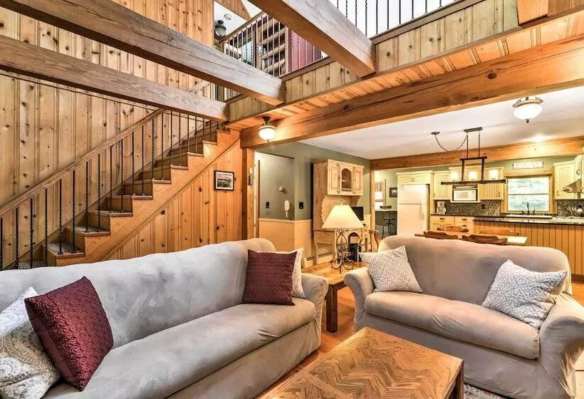 Black Mountain Cabin W/ Screened Porch + Views!