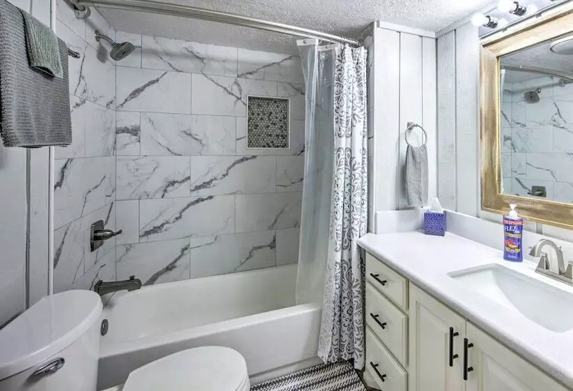 Brookeland Resort Cabin W/ Golf + Lake Access