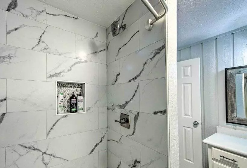 Brookeland Resort Cabin W/ Golf + Lake Access