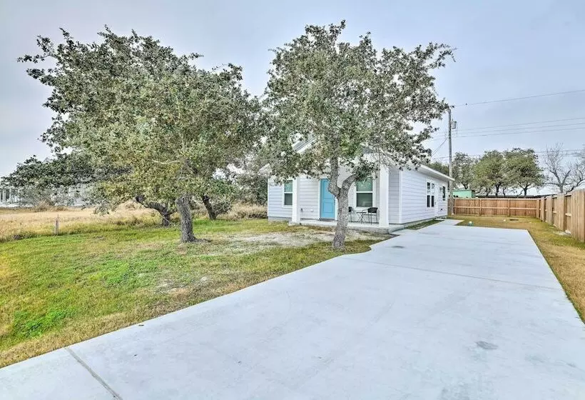 4 Mi To Boat Ramp: Charming Rockport Home