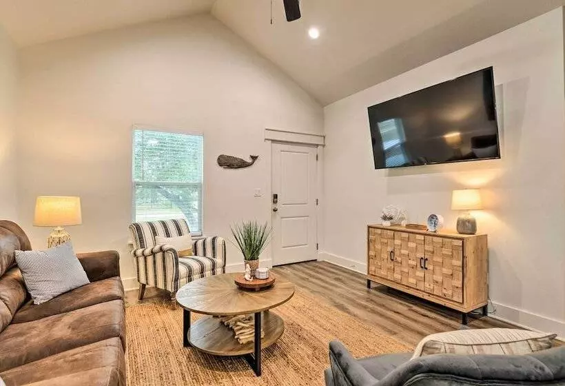 4 Mi To Boat Ramp: Charming Rockport Home