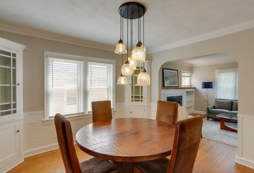 Chic Home W/ Deck, Walk To Lake Erie!