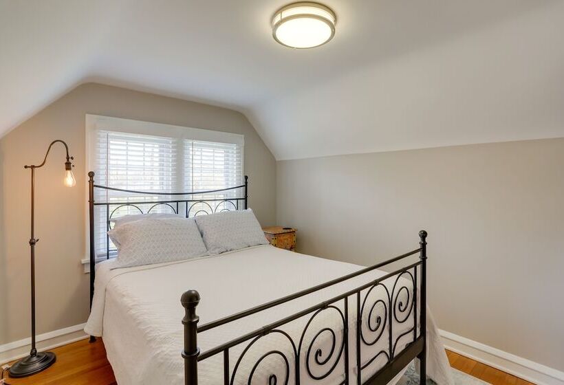 Chic Home W/ Deck, Walk To Lake Erie!