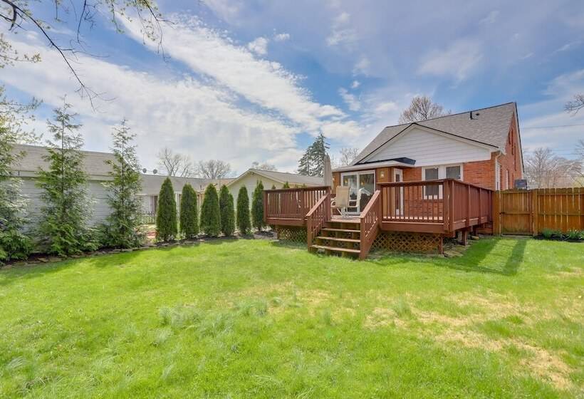 Chic Home W/ Deck, Walk To Lake Erie!