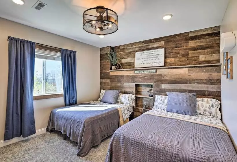 Chic Williamstown Retreat With Pool & Hot Tub!