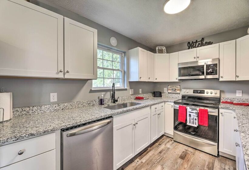 Classic Murfreesboro Home W/ Grill & Yard!