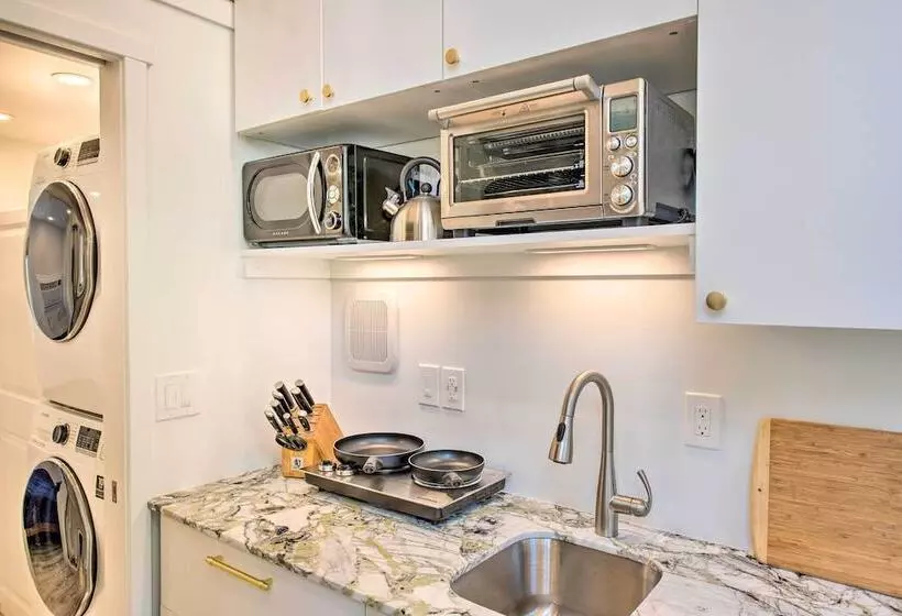 Convenient Salt Lake Tiny Home With Chic Interior!