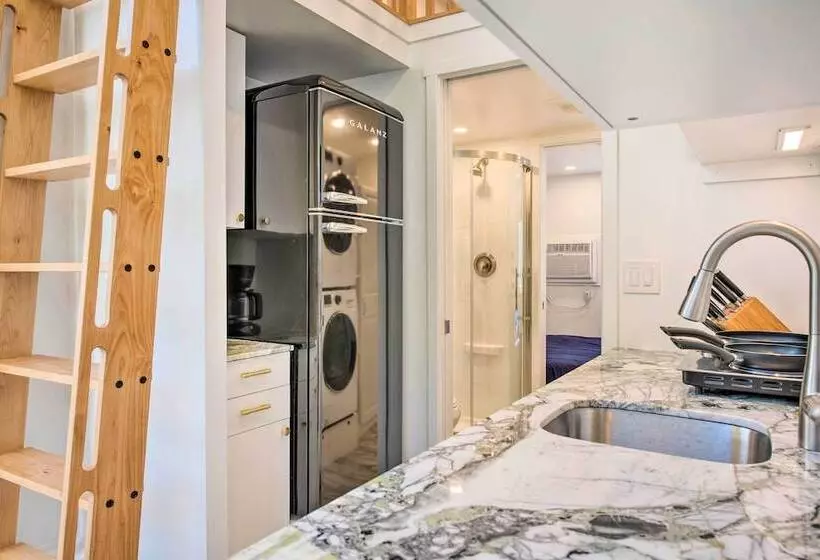 Convenient Salt Lake Tiny Home With Chic Interior!
