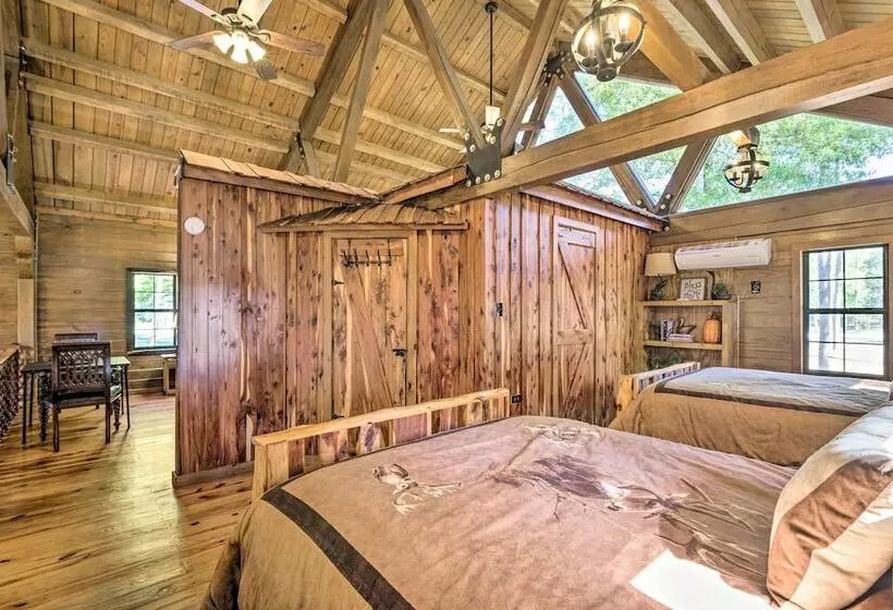 Countryside Cabin Retreat W/ Outdoor Kitchen!