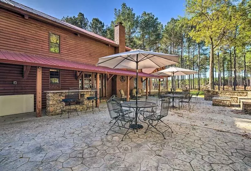 Countryside Cabin Retreat W/ Outdoor Kitchen!