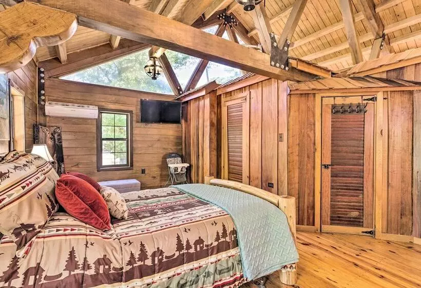 Countryside Cabin Retreat W/ Outdoor Kitchen!