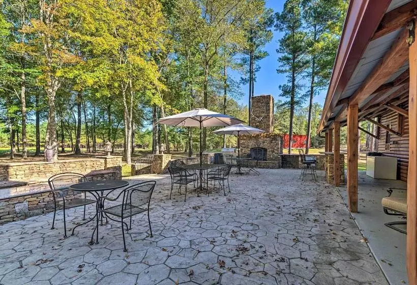 Countryside Cabin Retreat W/ Outdoor Kitchen!
