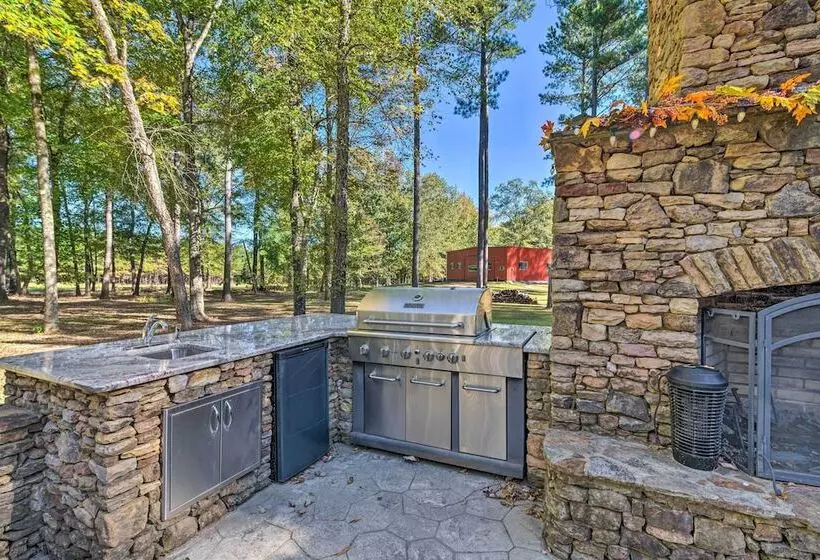 Countryside Cabin Retreat W/ Outdoor Kitchen!