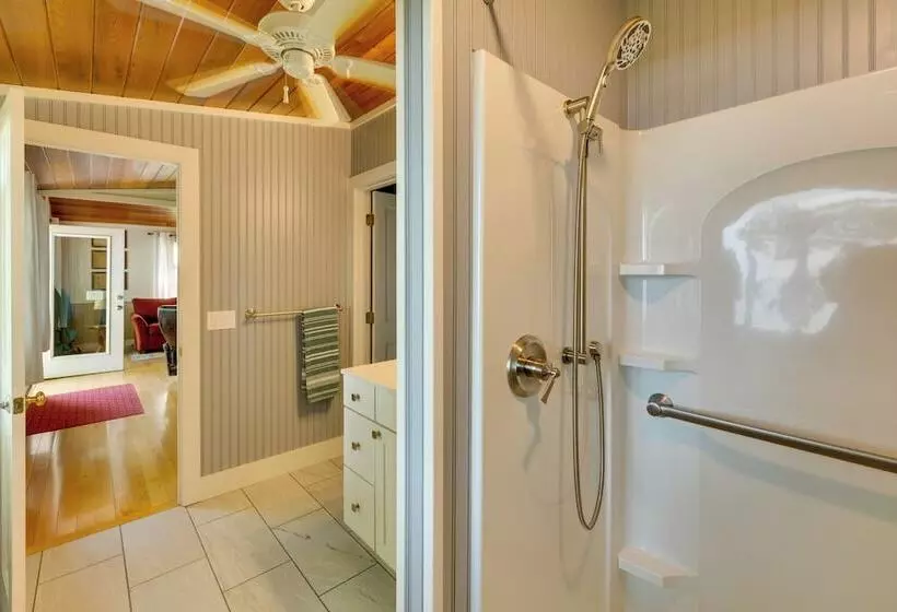 Cozy Lake Champlain Cottage W/ Private Beach!