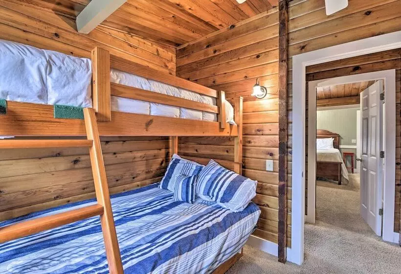 Cozy Lake Champlain Cottage W/ Private Beach!