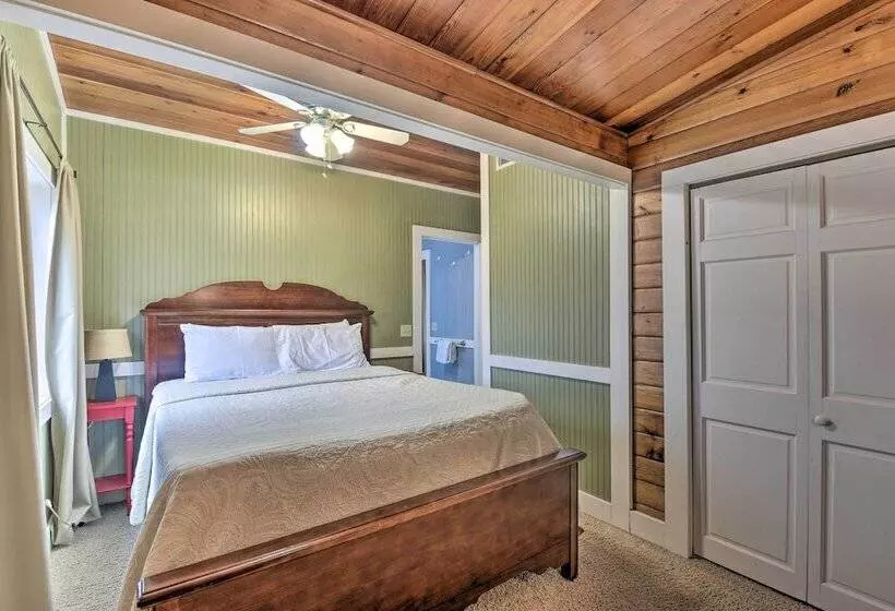 Cozy Lake Champlain Cottage W/ Private Beach!