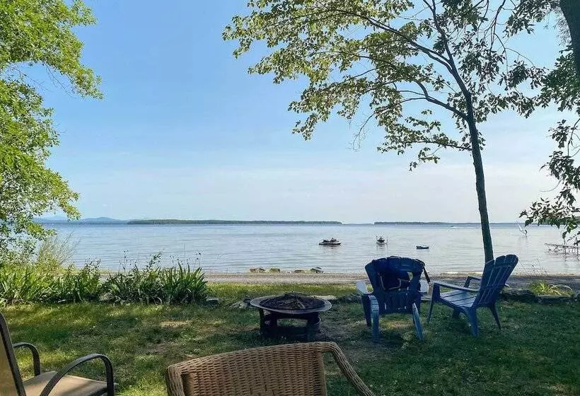 Cozy Lake Champlain Cottage W/ Private Beach!