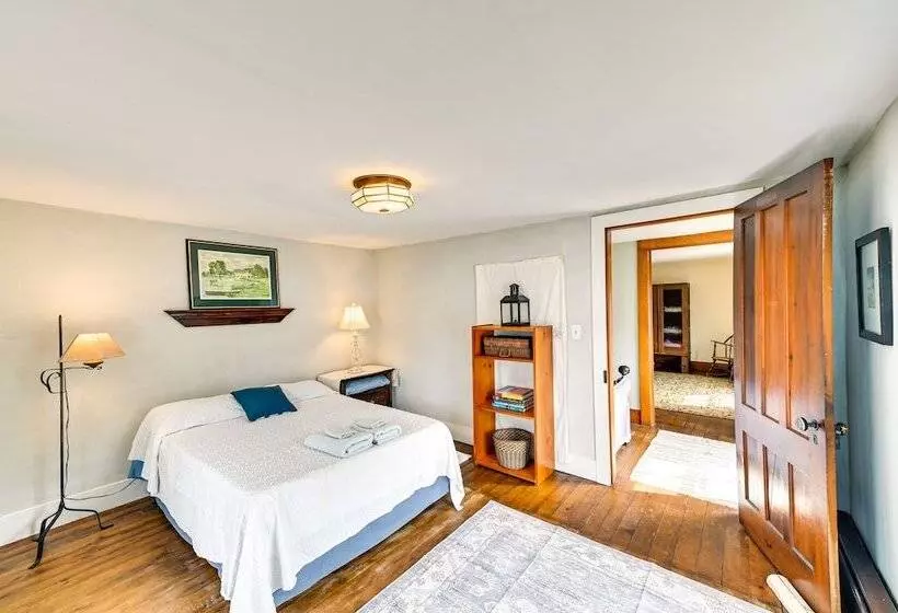 Cozy New York Retreat W/ Fire Pit & Creek Access!