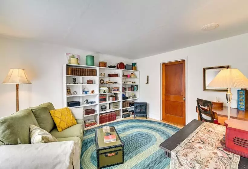 Cozy New York Retreat W/ Fire Pit & Creek Access!