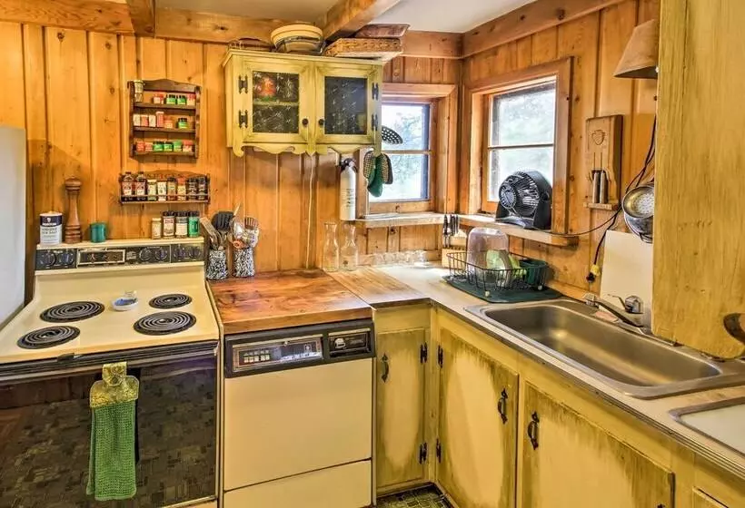 Charming Stop Island Cabin W/ Boat Dock & Beach!