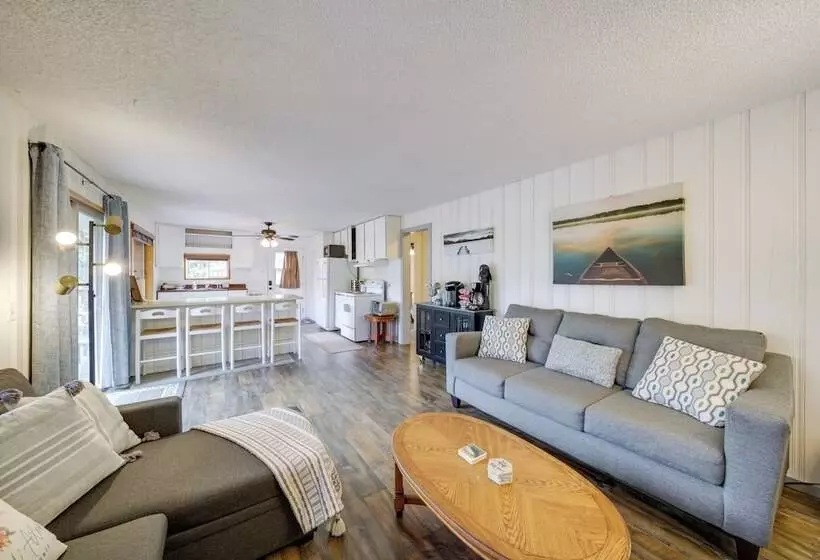 Cozy Worley Cabin W/ Lake Access + Gas Grill!