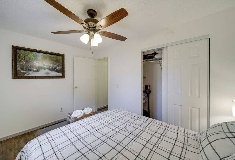 Cozy Worley Cabin W/ Lake Access + Gas Grill!