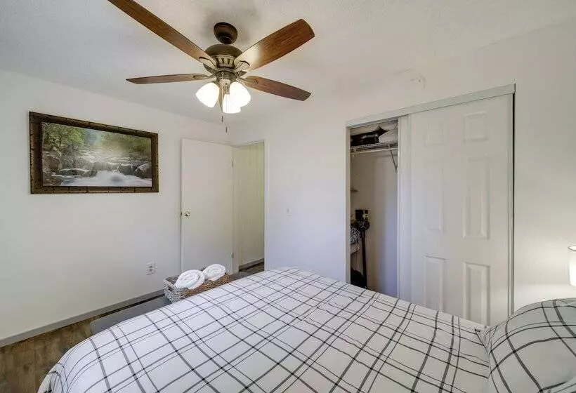 Cozy Worley Cabin W/ Lake Access + Gas Grill!