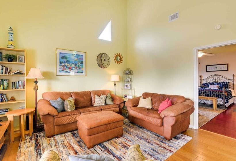 Walk To Sand: Home W/ Deck In Crystal Beach!