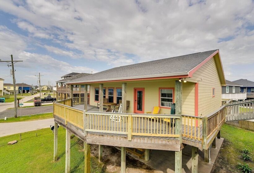 Walk To Sand: Home W/ Deck In Crystal Beach!
