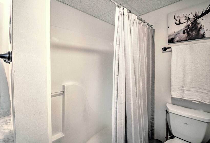 Family Friendly Greenwood Home W/ Lake Access