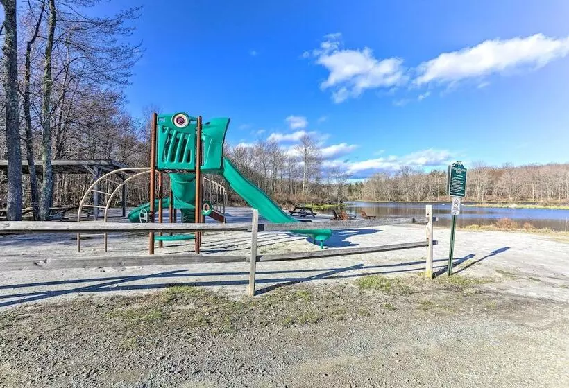 Walk To Big Bass Lake: Family Home W/ Deck!