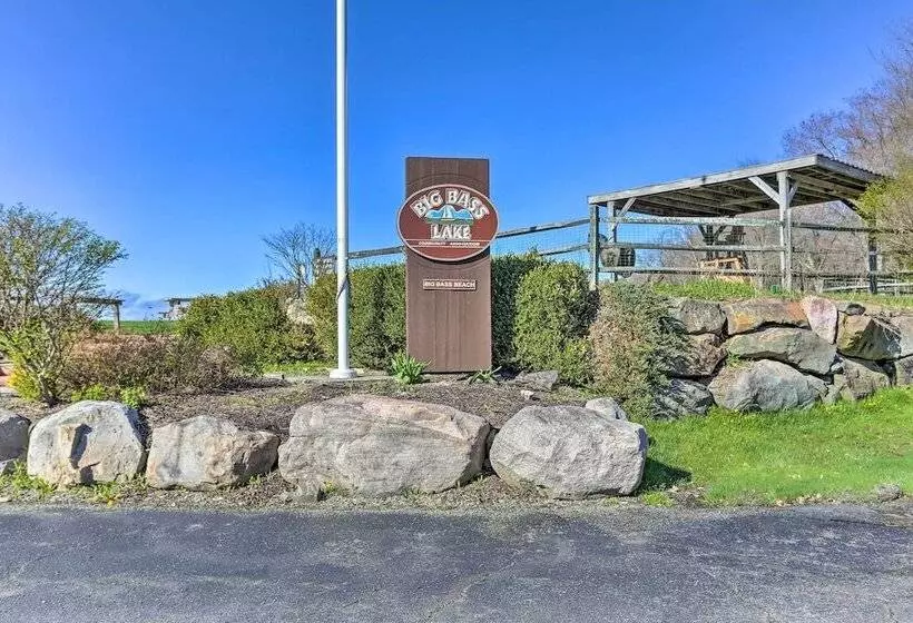 Walk To Big Bass Lake: Family Home W/ Deck!