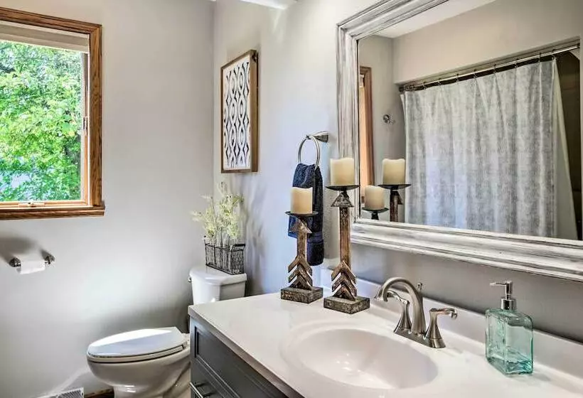 Family Home W/ Deck, Yard, Dock On Rock River