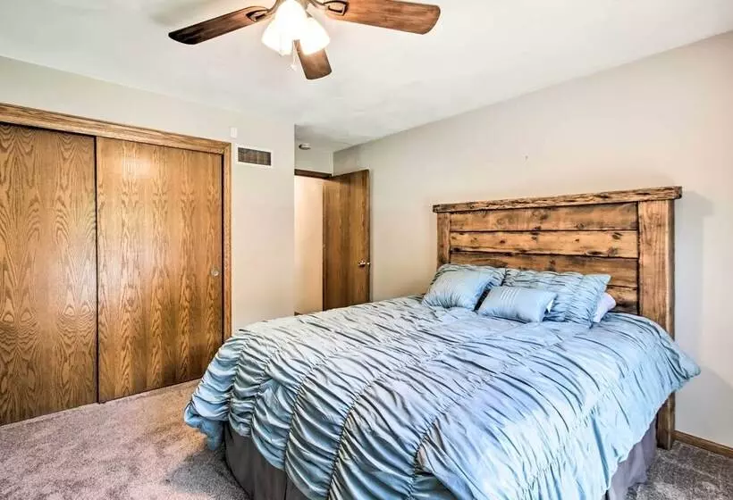 Family Home W/ Deck, Yard, Dock On Rock River