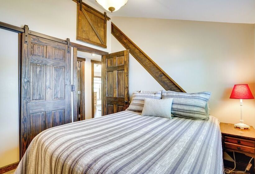 Family Lake & Ski House W/ Paddleboards & Fire Pit