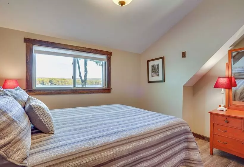 Family Lake & Ski House W/ Paddleboards & Fire Pit