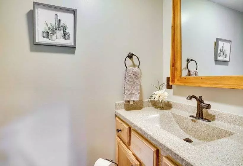 Family Lake & Ski House W/ Paddleboards & Fire Pit