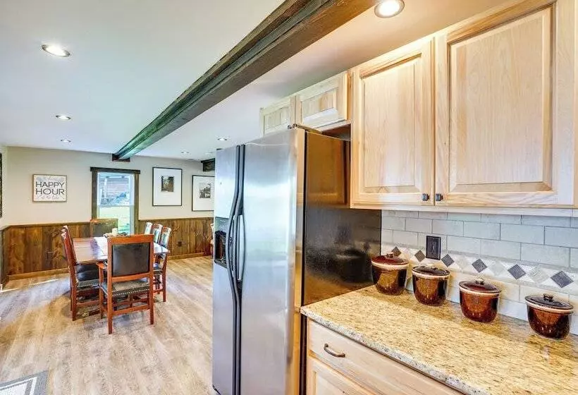 Family Lake & Ski House W/ Paddleboards & Fire Pit